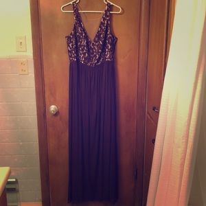 David’s Bridal Illusion V-Neck Lace & Mesh Dress